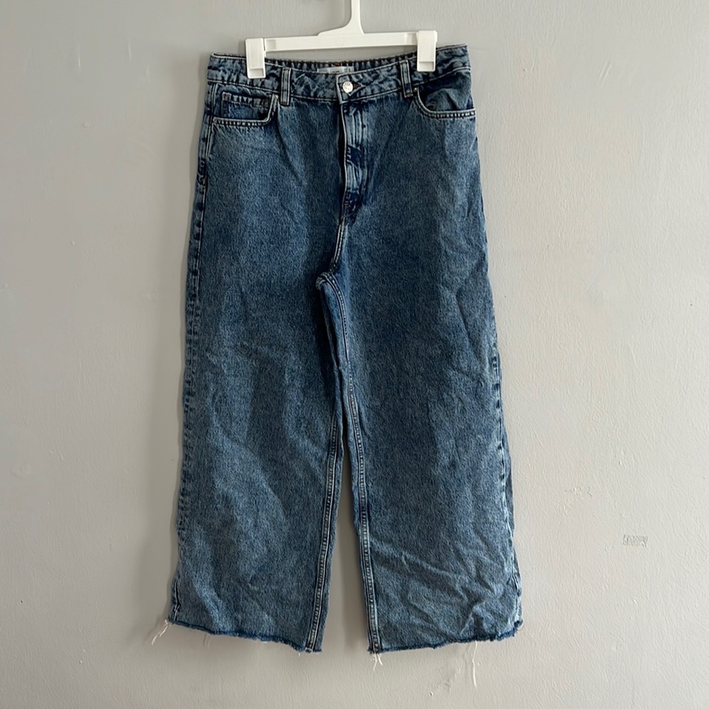 High waisted wide legged jeans with frayed hem
